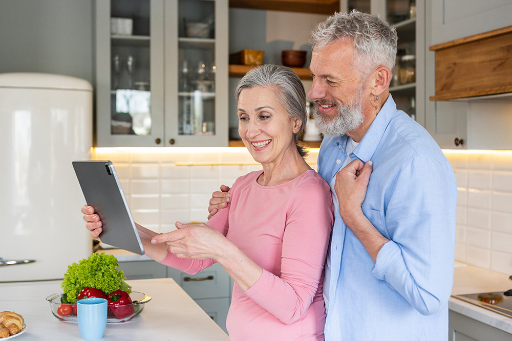 smiley-senior-couple-with-tablet-medium-shot1